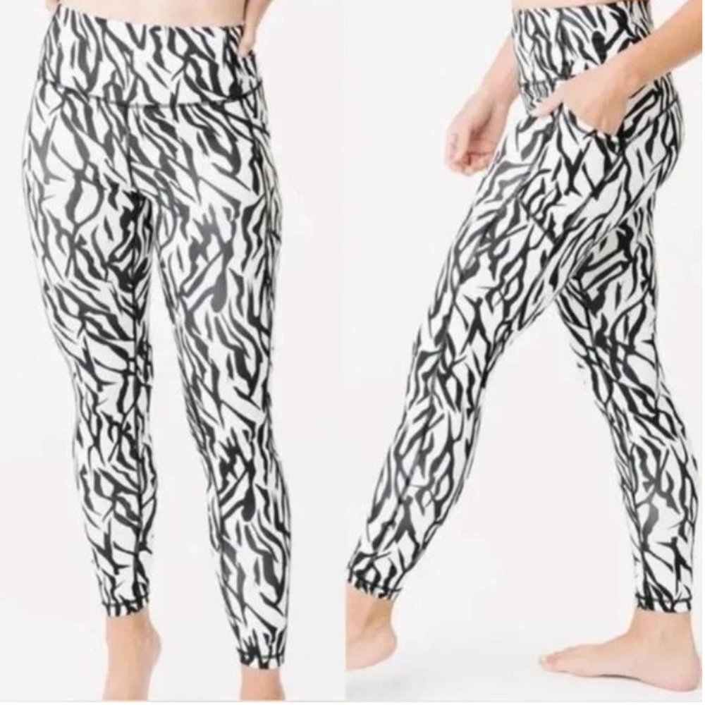 ZYIA Leggings Womens 4 Safari Zebra Animal Print White Black High Rise - Picture 11 of 11